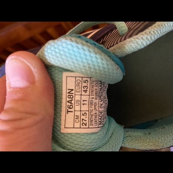 Womens sjze 11 ASICS shoes - Picture 4 of 4